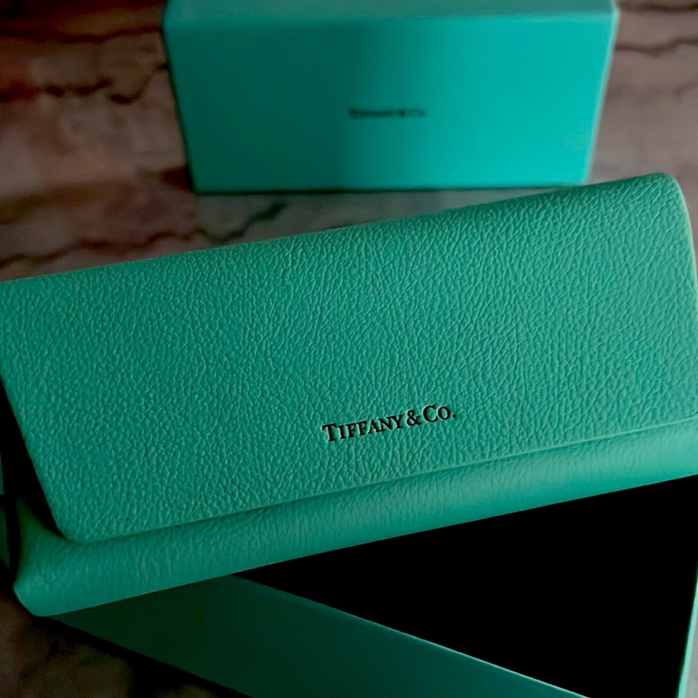 TIFFANY & CO. - Picture 2 of 10
